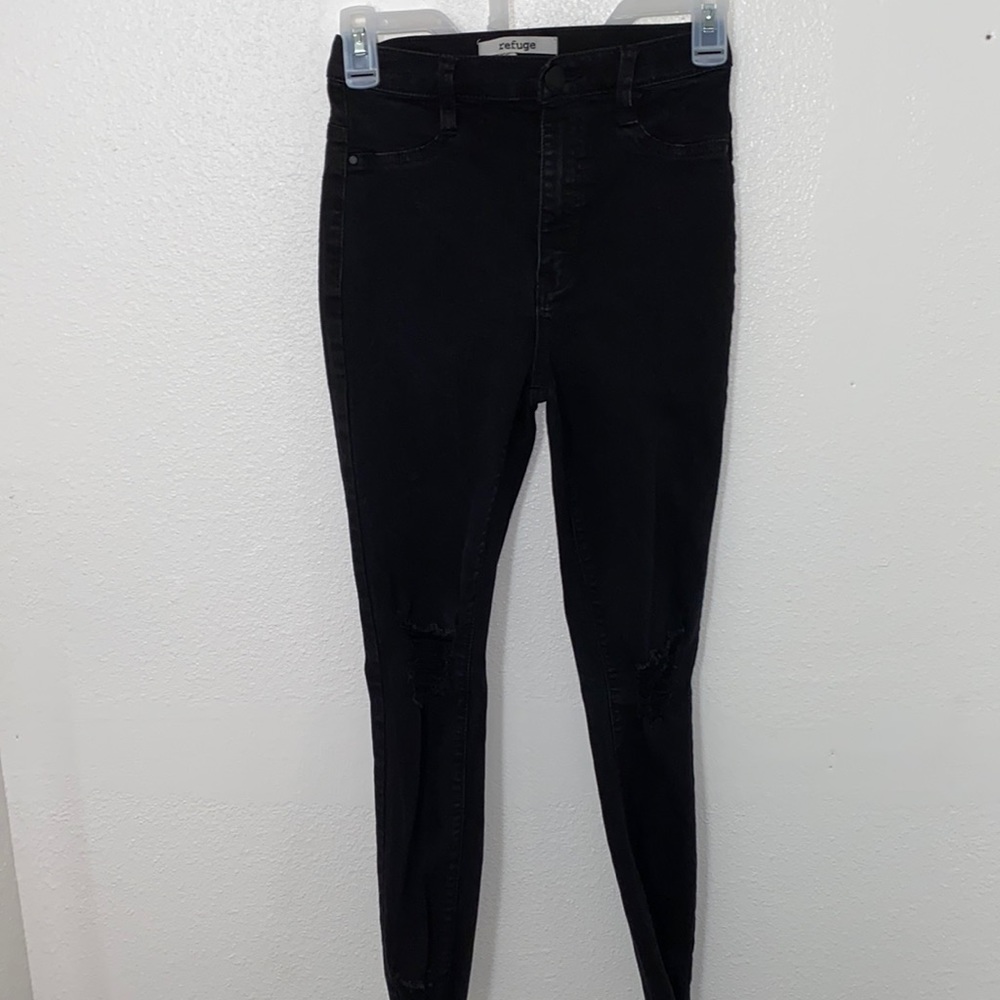 black ripped skinny jeans